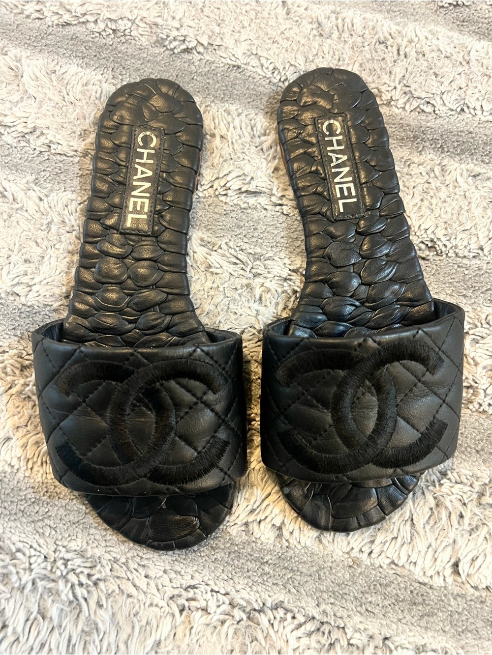 CHANEL Interlocking CC Logo Slides